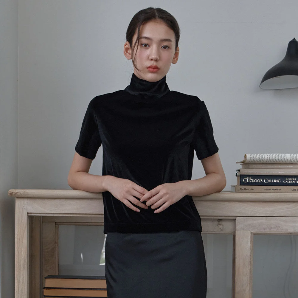 Velvet Glow Half Turtleneck (Black)