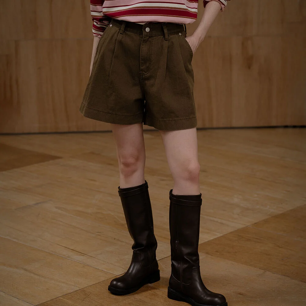 Two-tuck denim short _Brown