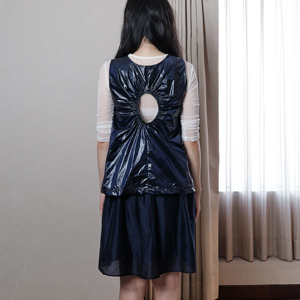 BACK HOLE SHIRRING SLEEVELESS TOP - NAVY