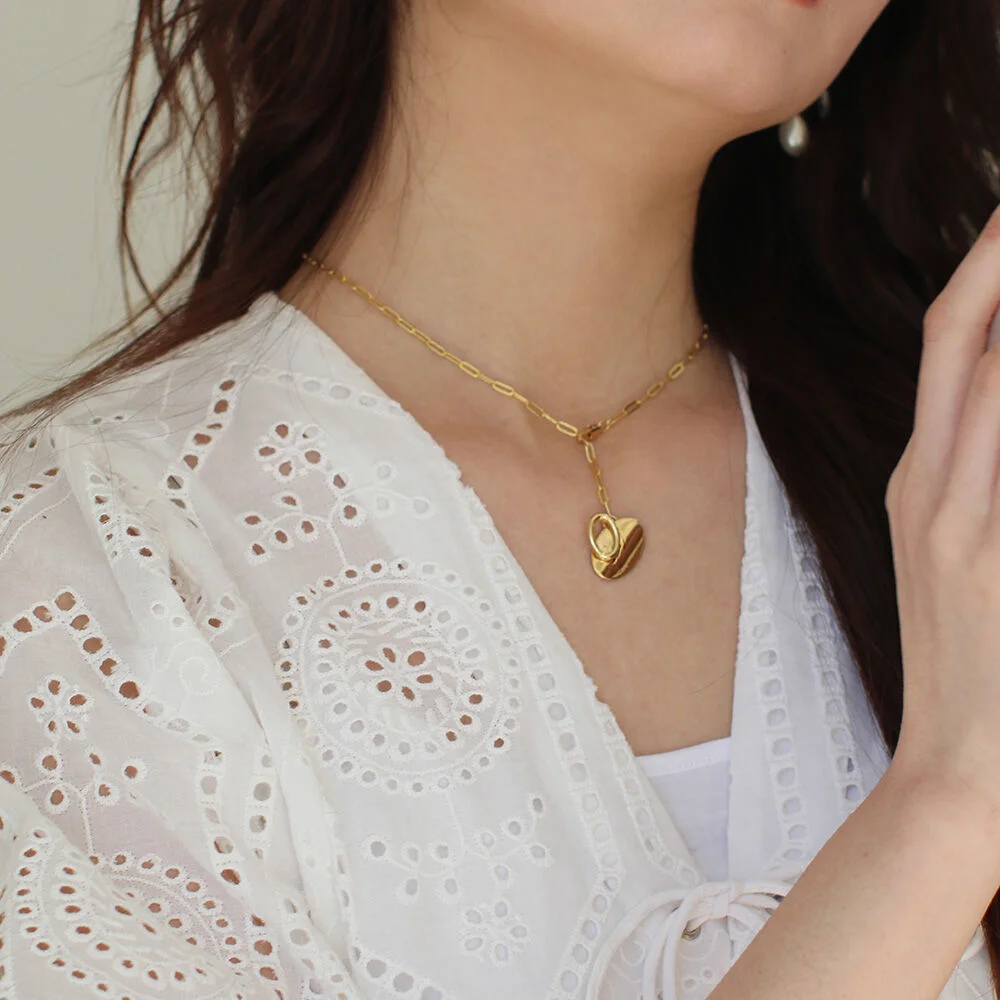heart motif Y choker