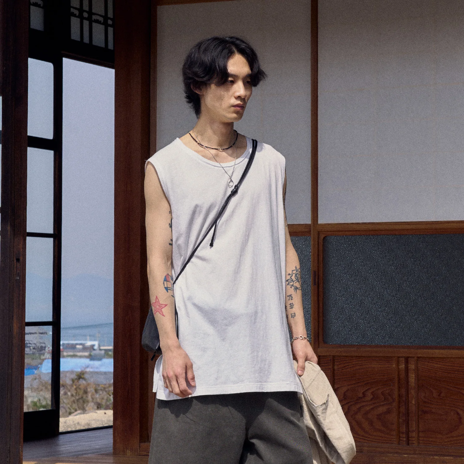 Cut-off Slit Sleeveless - White