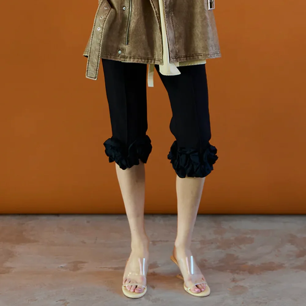 (W) Flower Hem Capri Pants (BLK)