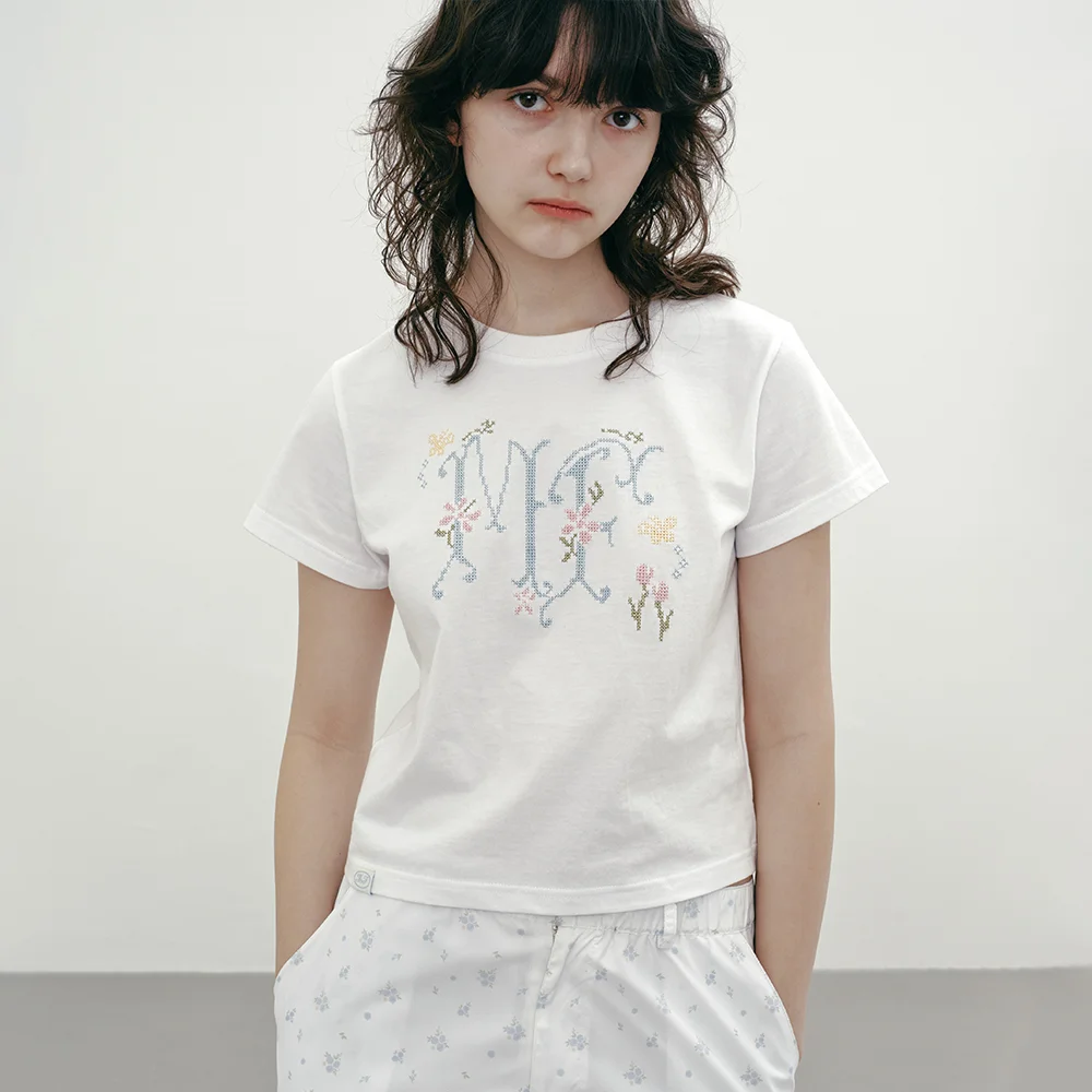 CROSS STITCH LOGO T-SHIRT (WHITE)