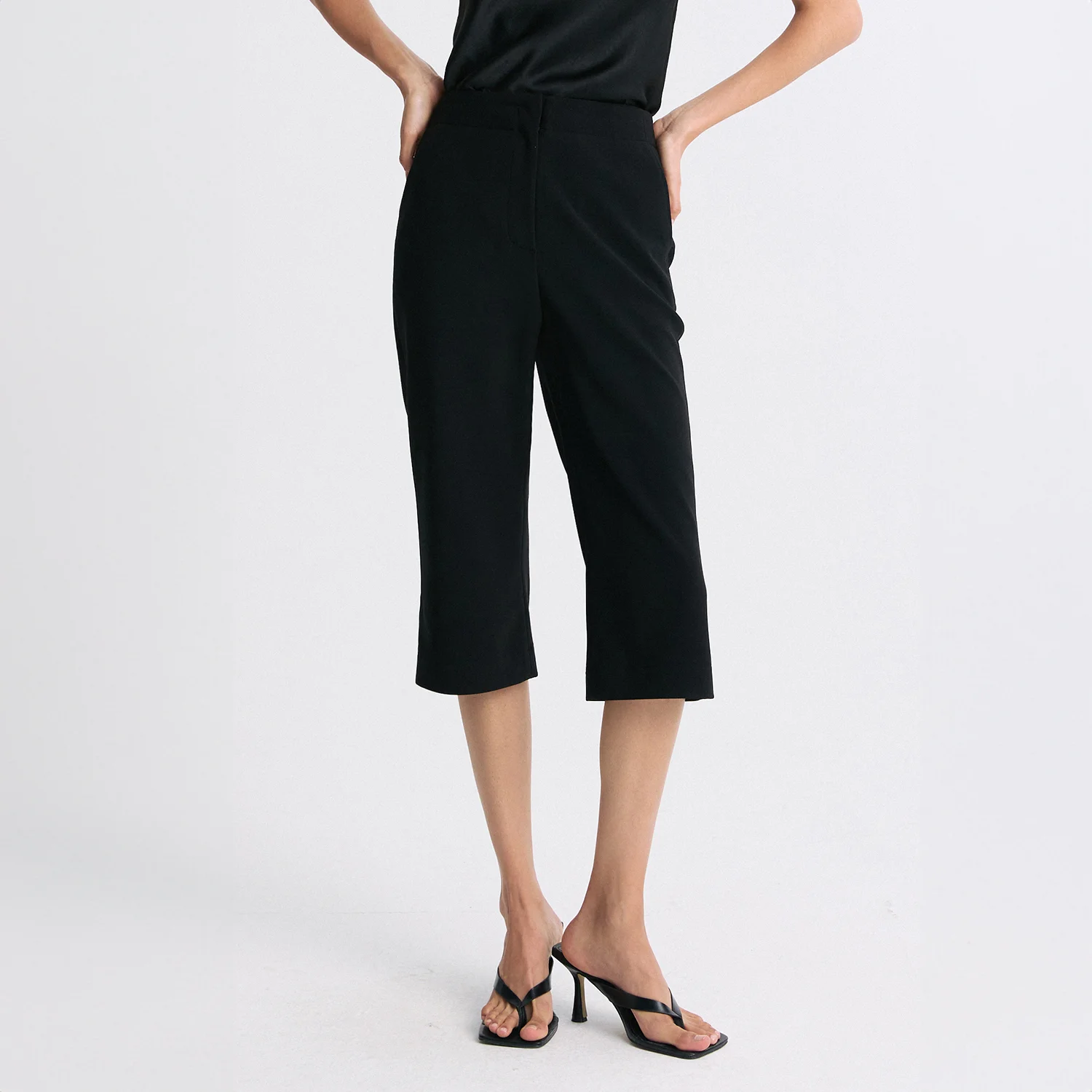 TAILORED CAPRI TROUSERS