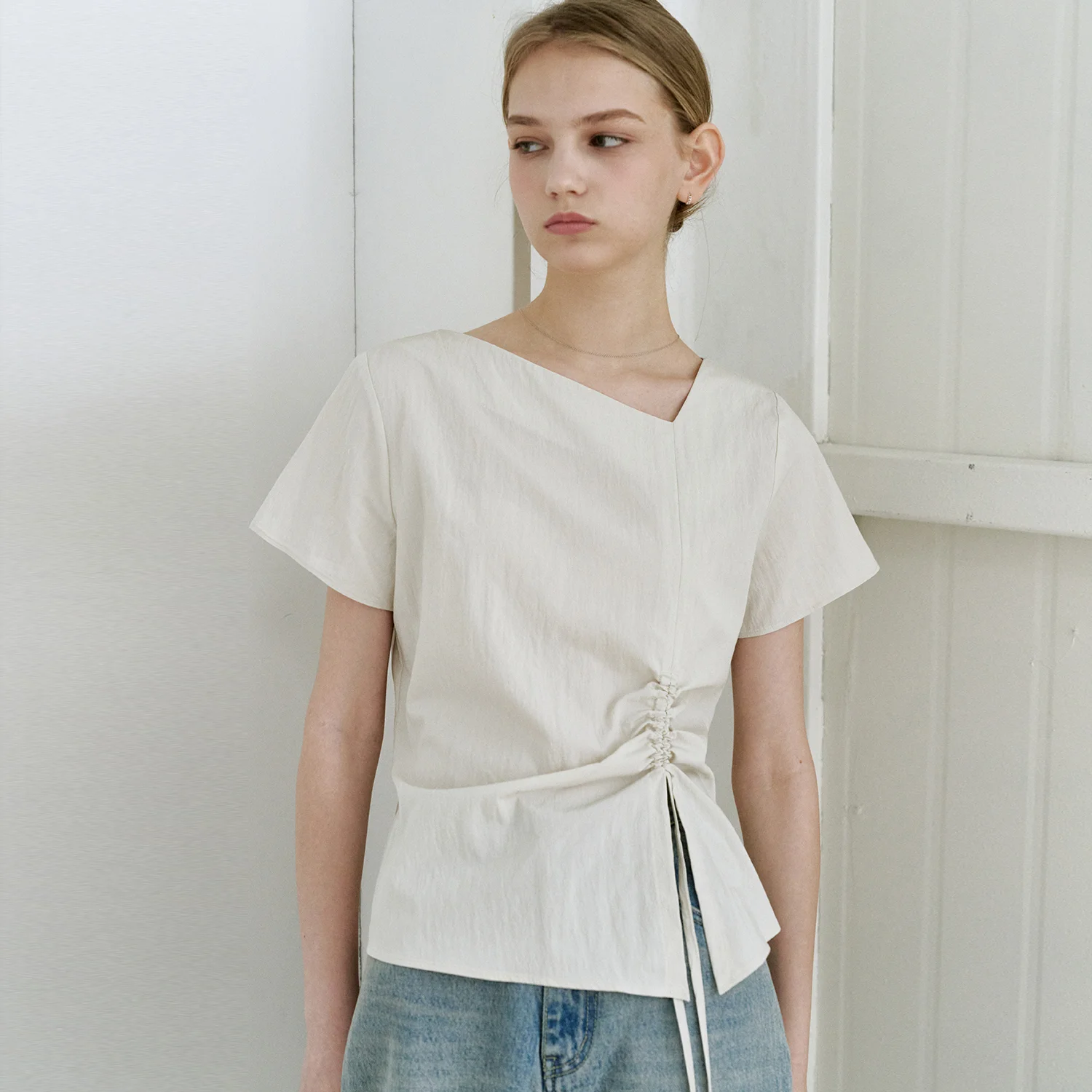 comos 1410 diagonal neck string blouse (dust cream)