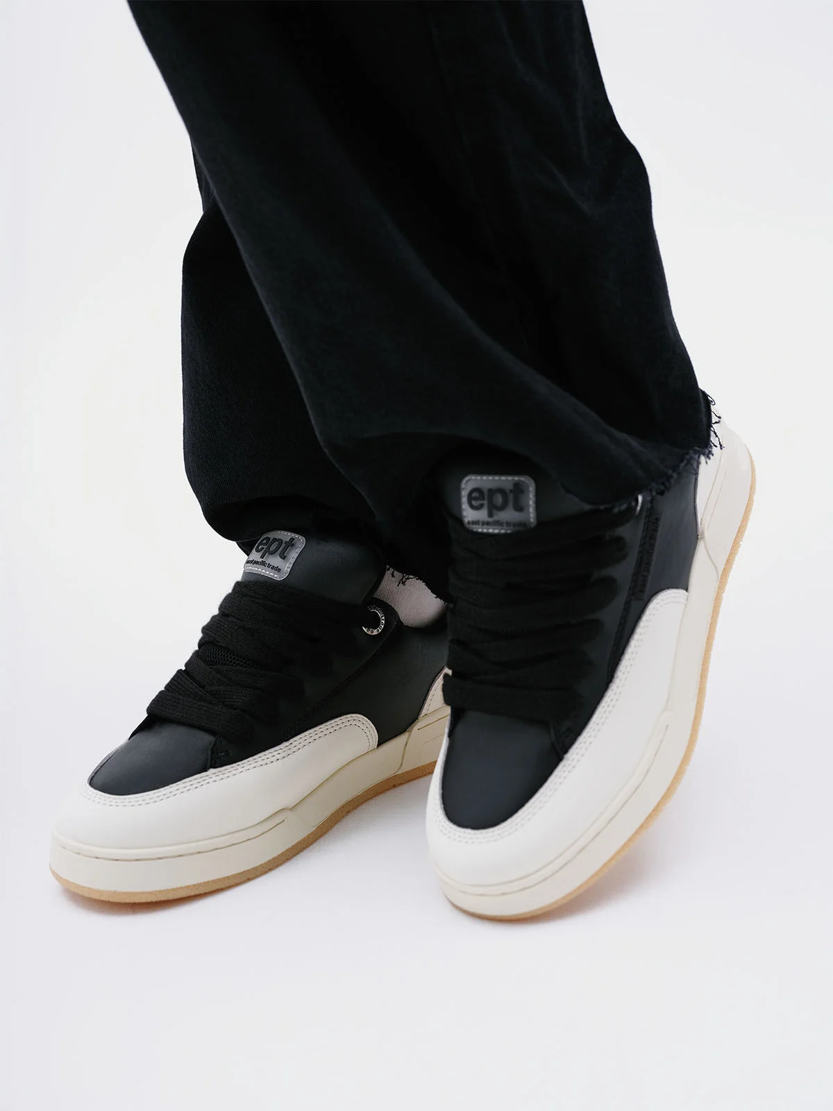 FAT (BONE/BLACK)