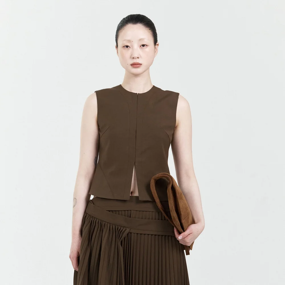 WOMENS OBLIQUE LINE VEST DARK BROWN