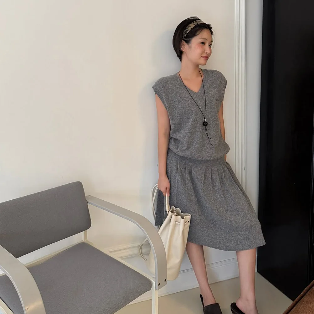 Wool-Blend Pleated Knit Dress (Grey)