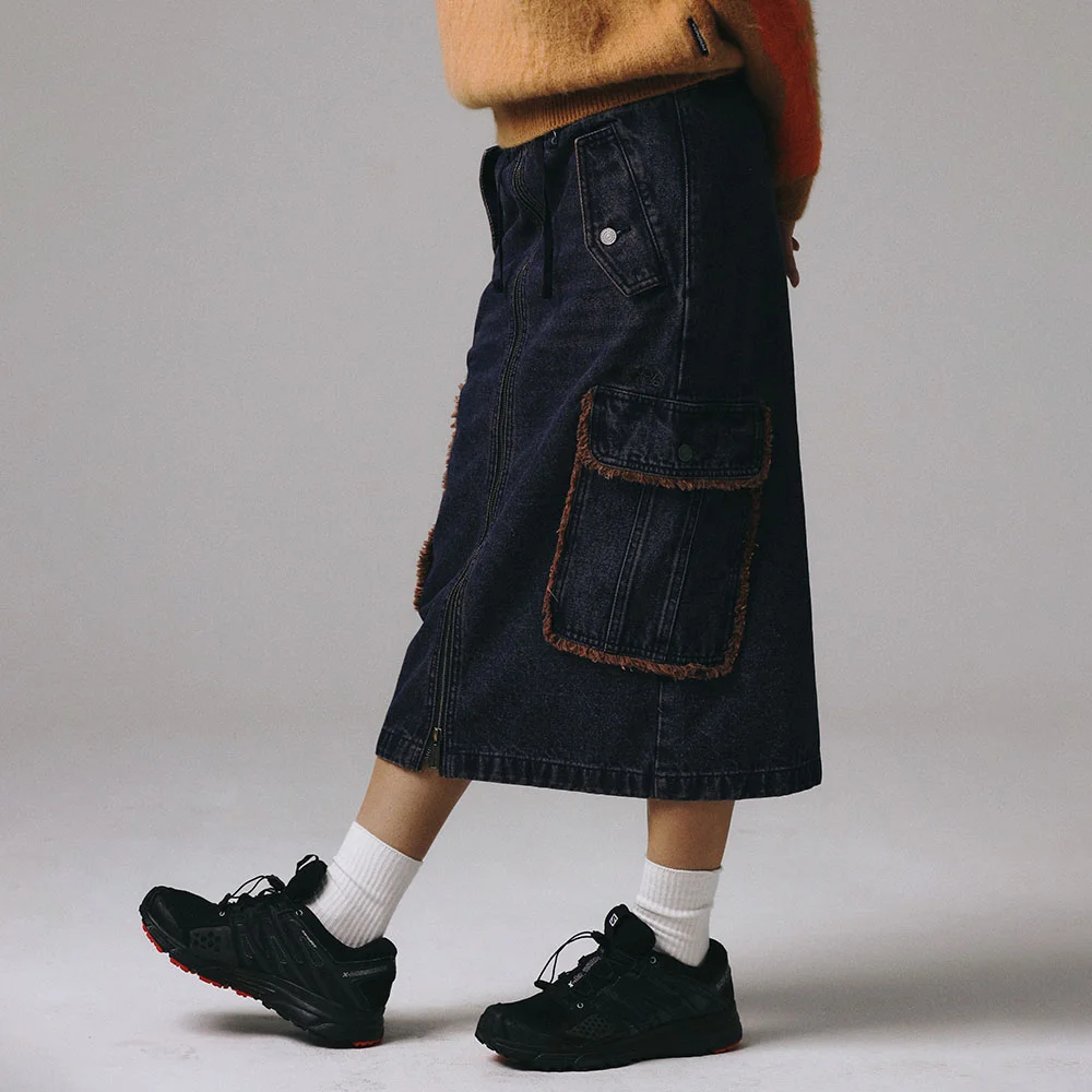 COLOR WASH POCKET DENIM SKIRT DARK BROWN