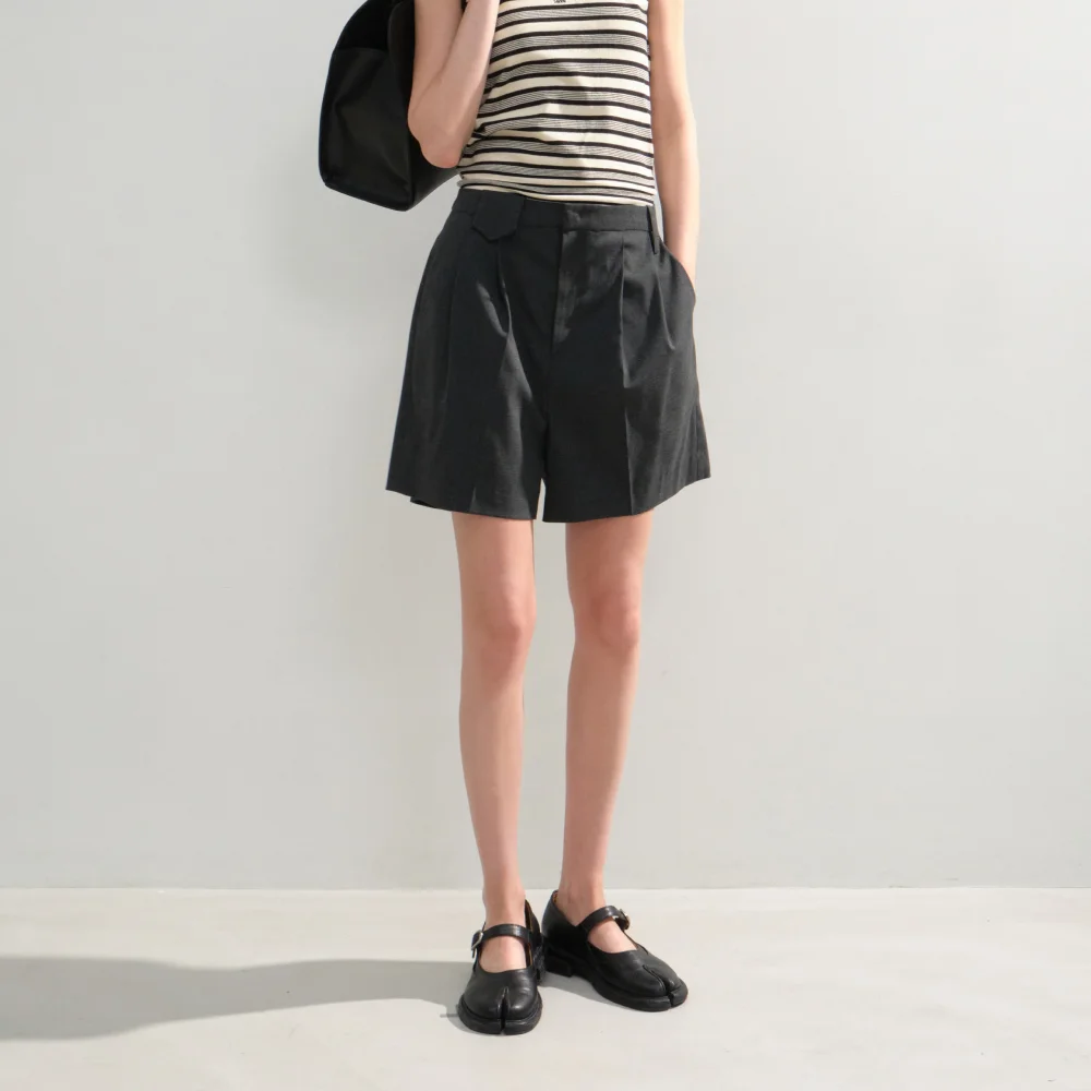 NOMA PINTUCK SHORTS (2COLOR)