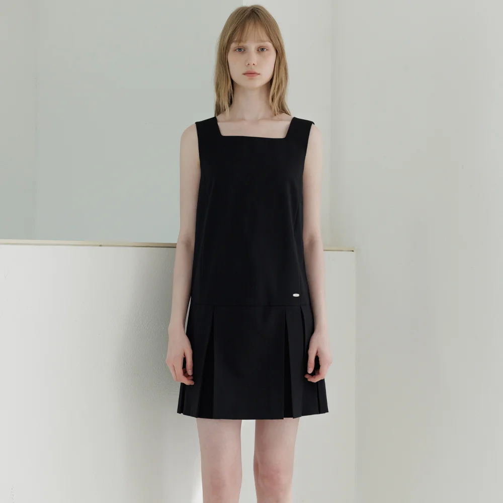 Flow Pleats Dress Black