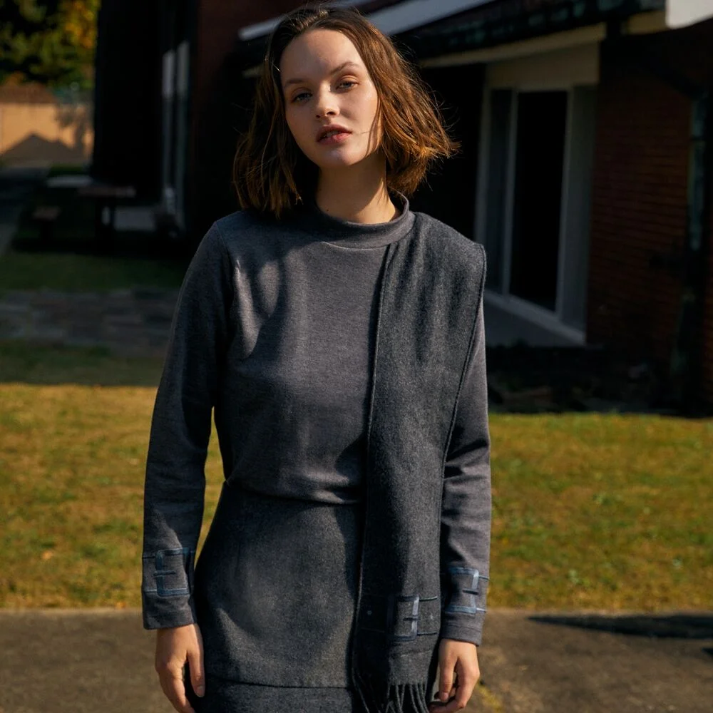 MUFFLER LAYERED MOCKNECK TOP_CHARCOAL