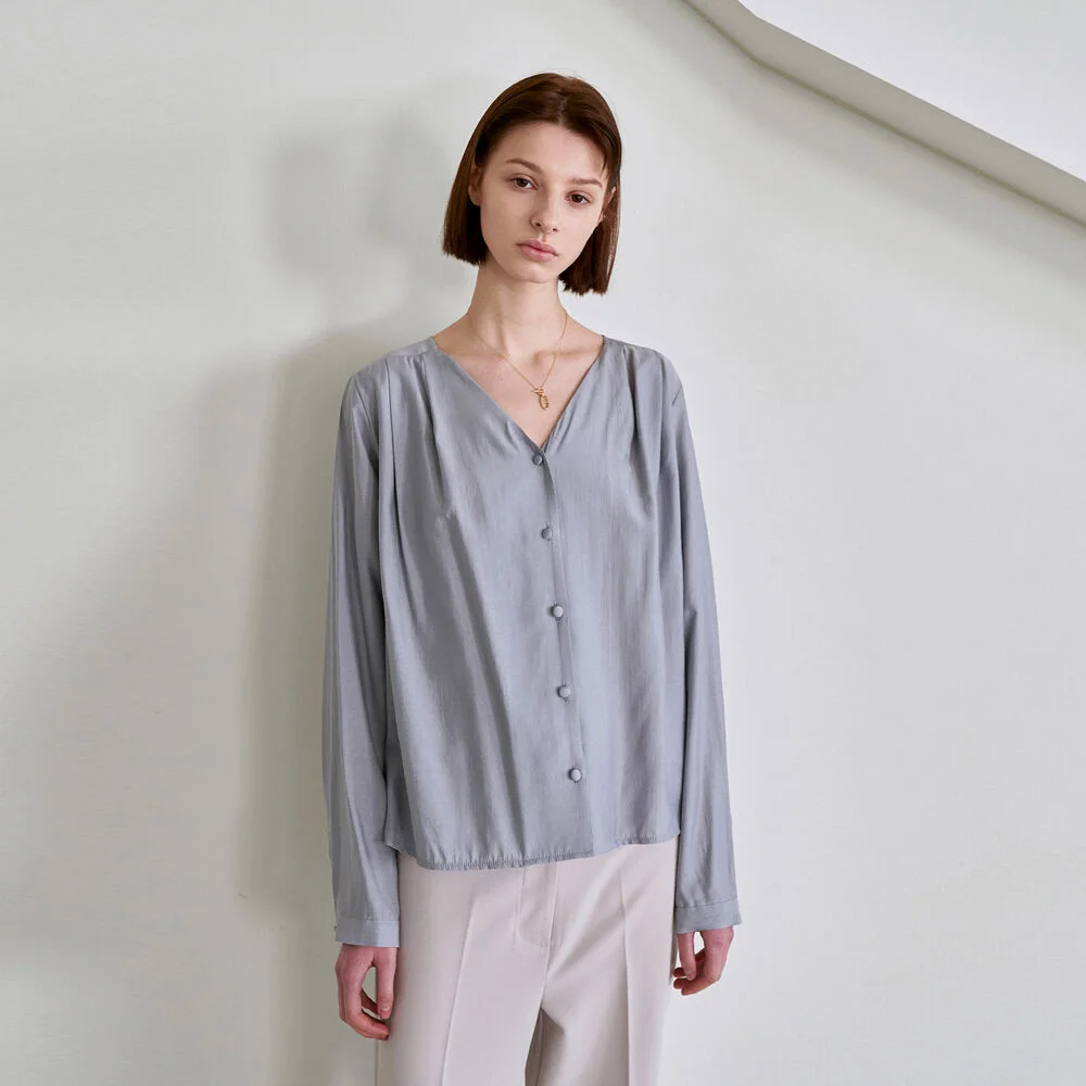 V-NECK SHIRRING BLOUSE_SKY BLUE