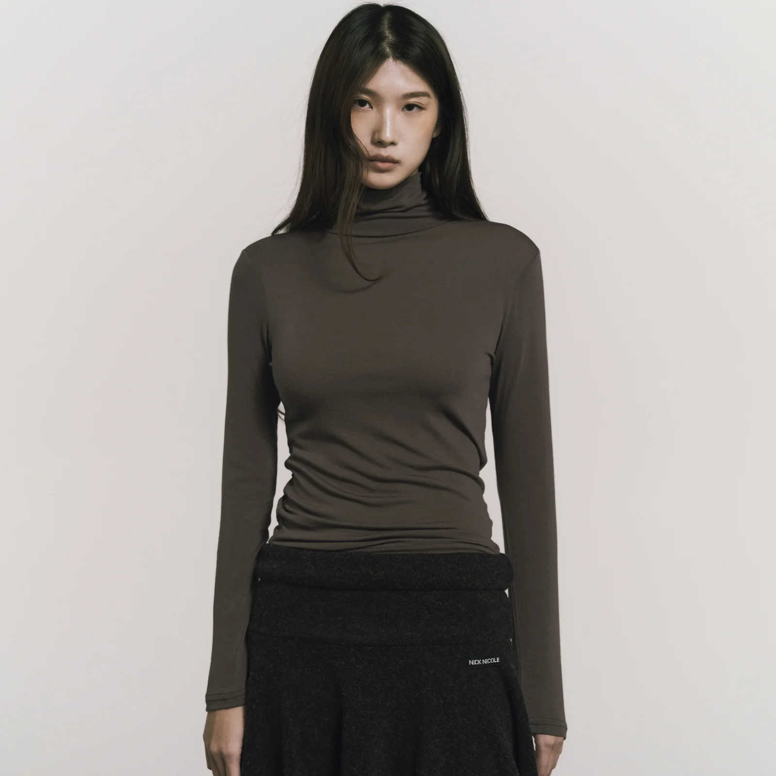 SLIM TURTLENECK TOP_BROWN