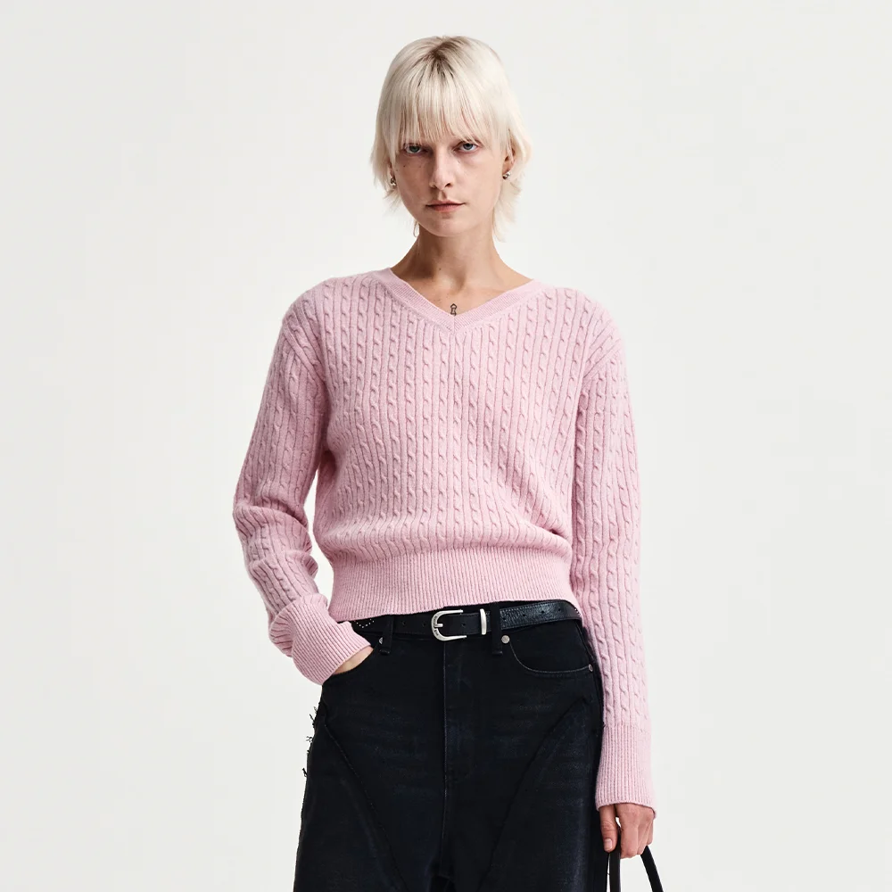 SHINY CABLE PULLOVER IN PINK