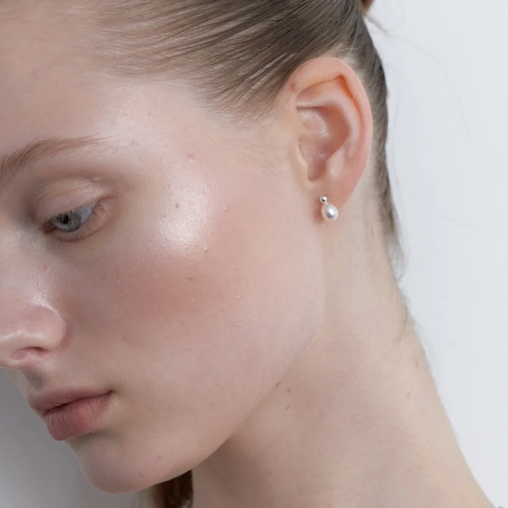 Tini Pearl Drop Earrings (L251MER040)