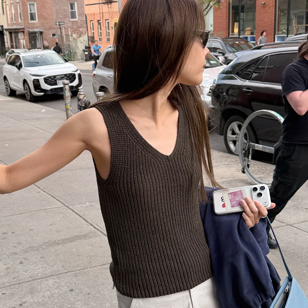Tape sleeveless knit (brown)