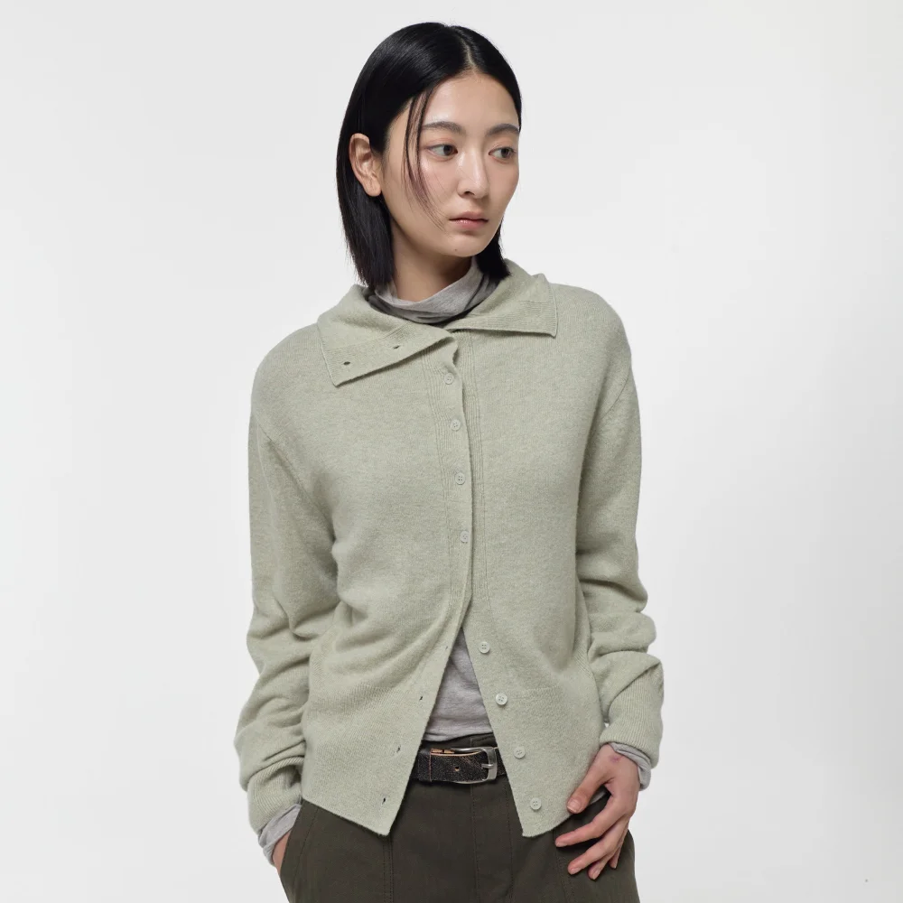 WOOL BLEND HIGH-NECK CARDIGAN / OLIVE