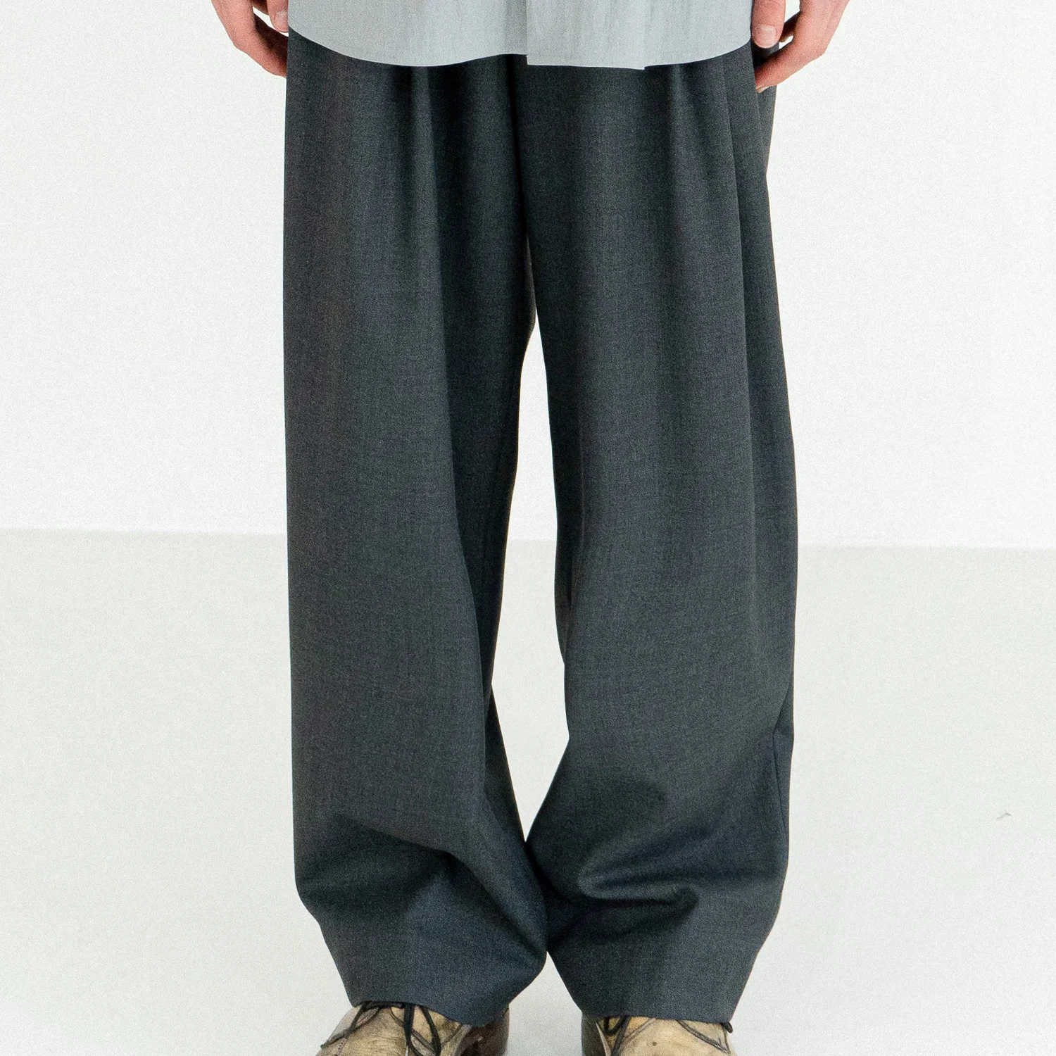 Pleated Wool Traveler Pant (Green Grey)