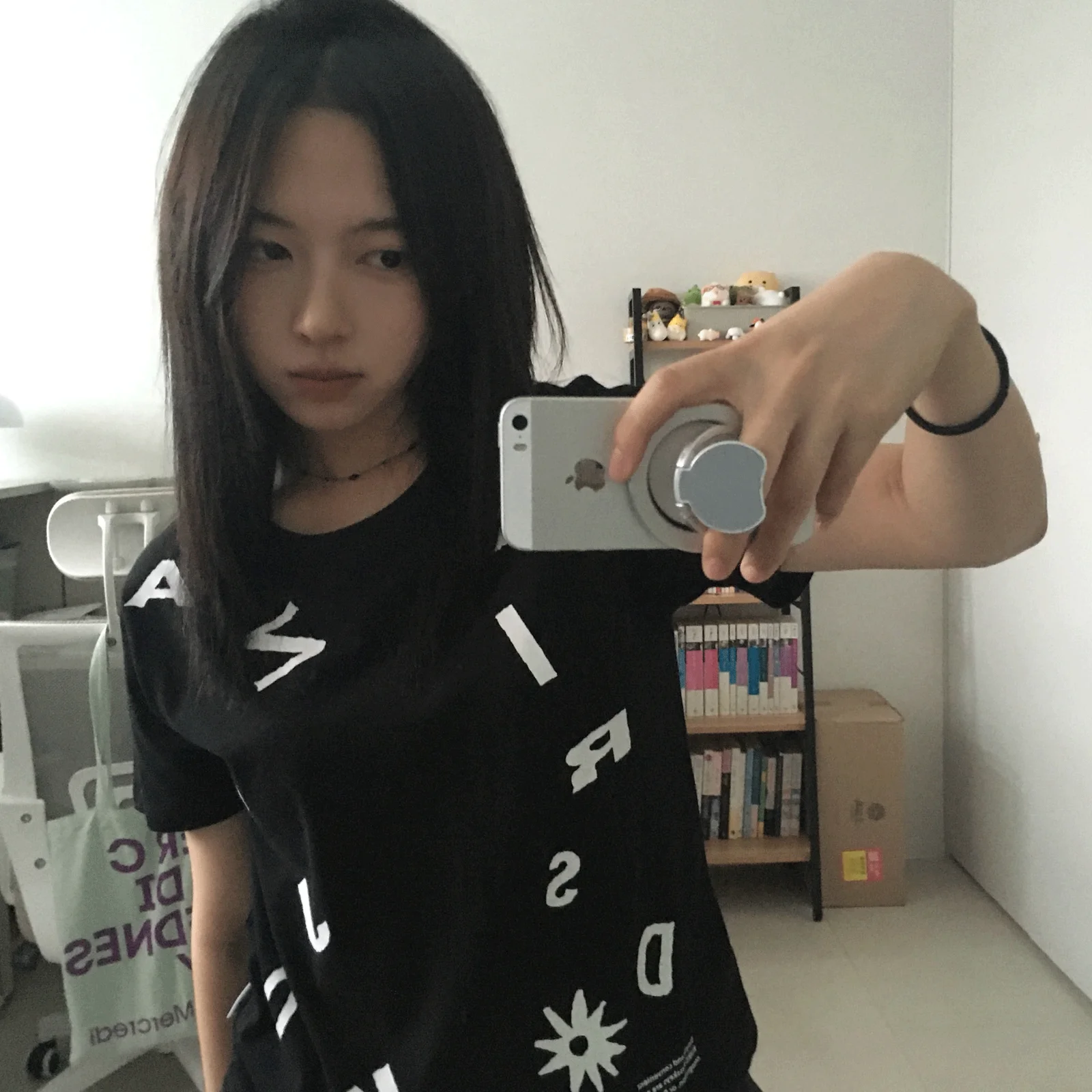 ke404. Typo Semi Crop Tee Black