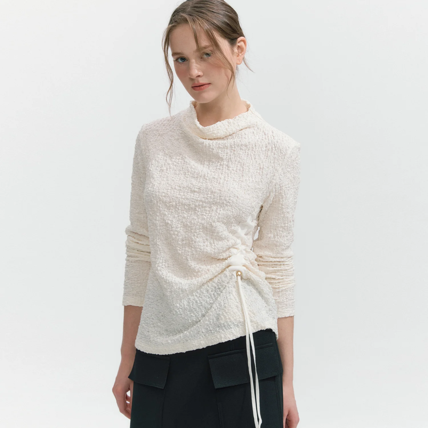 Crinkle Mock-Neck Drawstring T-blouse IVORY