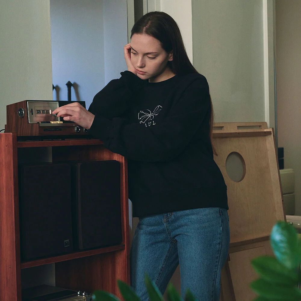 Ribbon embroidery sweatshirts - black