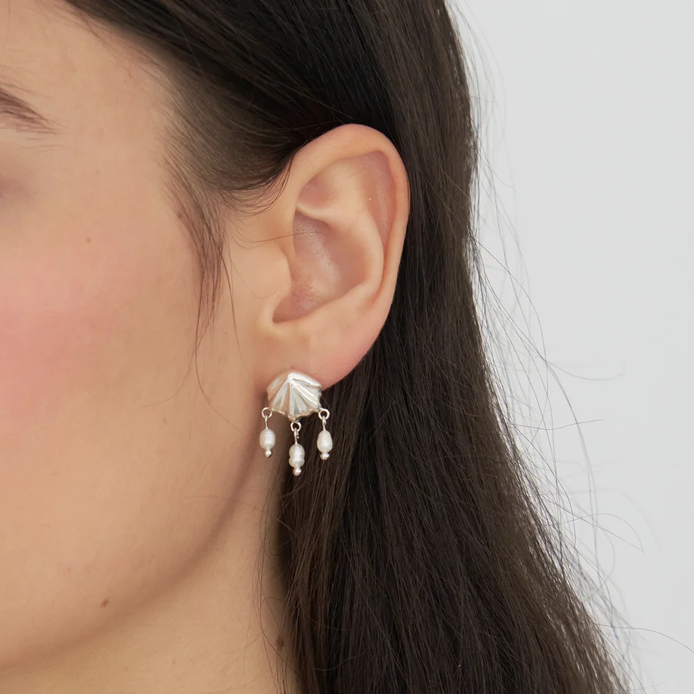 Concha Pearl Drop Earring