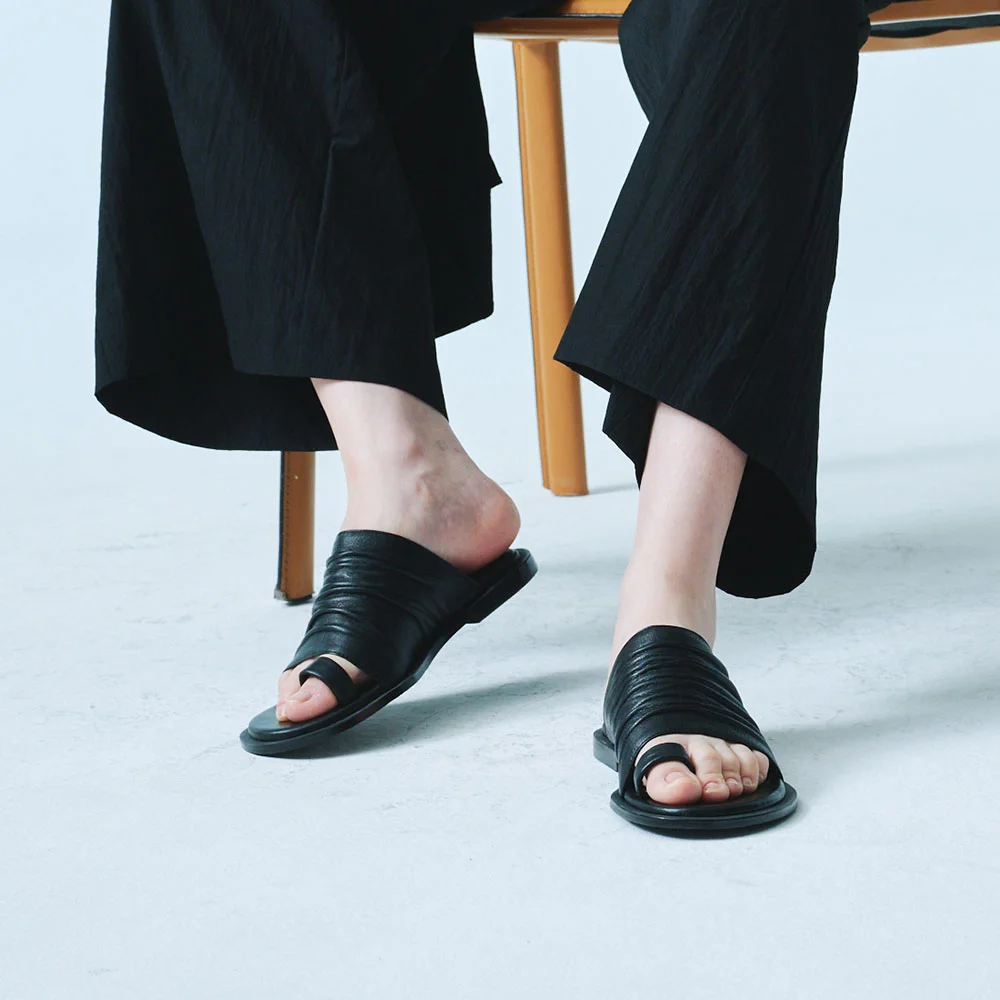 Cols wrinkle sandals (Black)