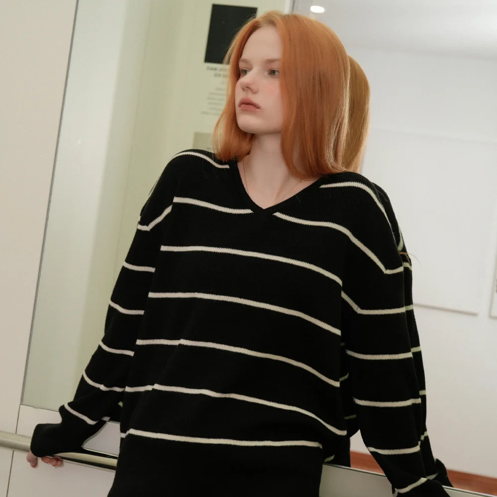 V-neck Color Striped Knit (Black)