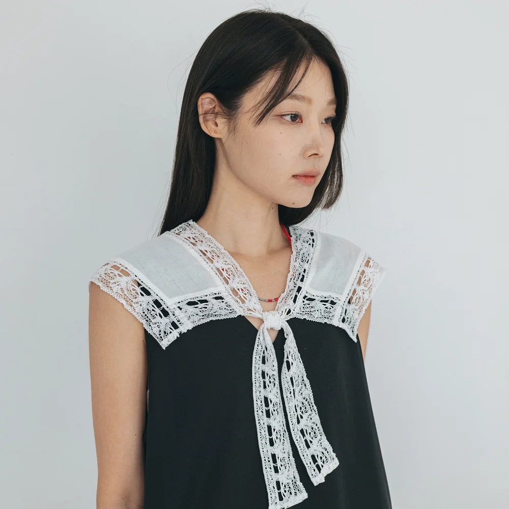 Lace-rimmed Ribbon Collar Scarf