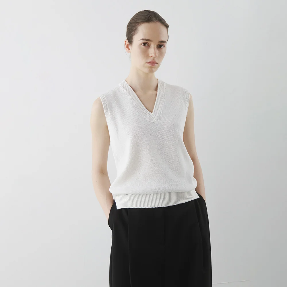 V-neck Sleeveless Knit in White