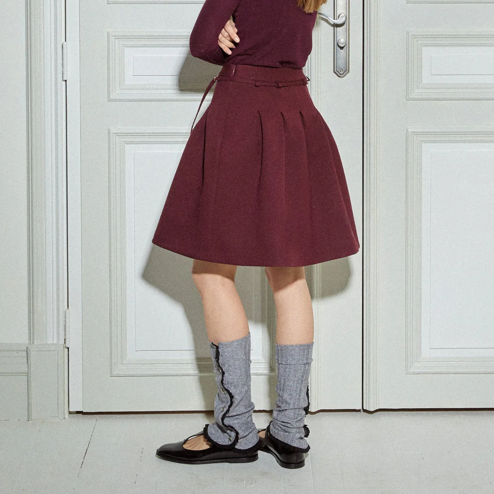 VOLUME PLEATS MINI SKIRT / BURGUNDY