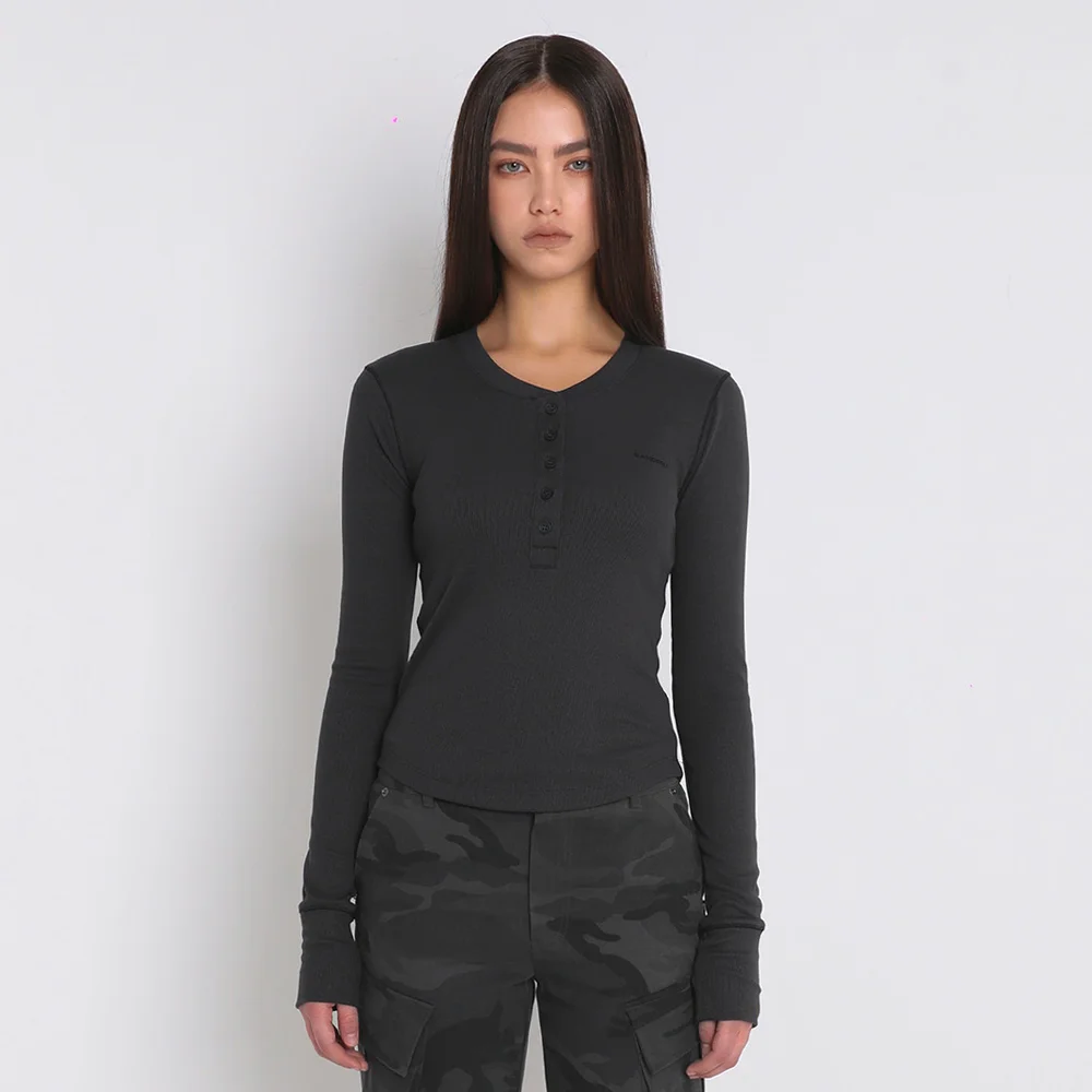 HENLEY NECK BUTTON BASIC T-SHIRT_CHARCOAL