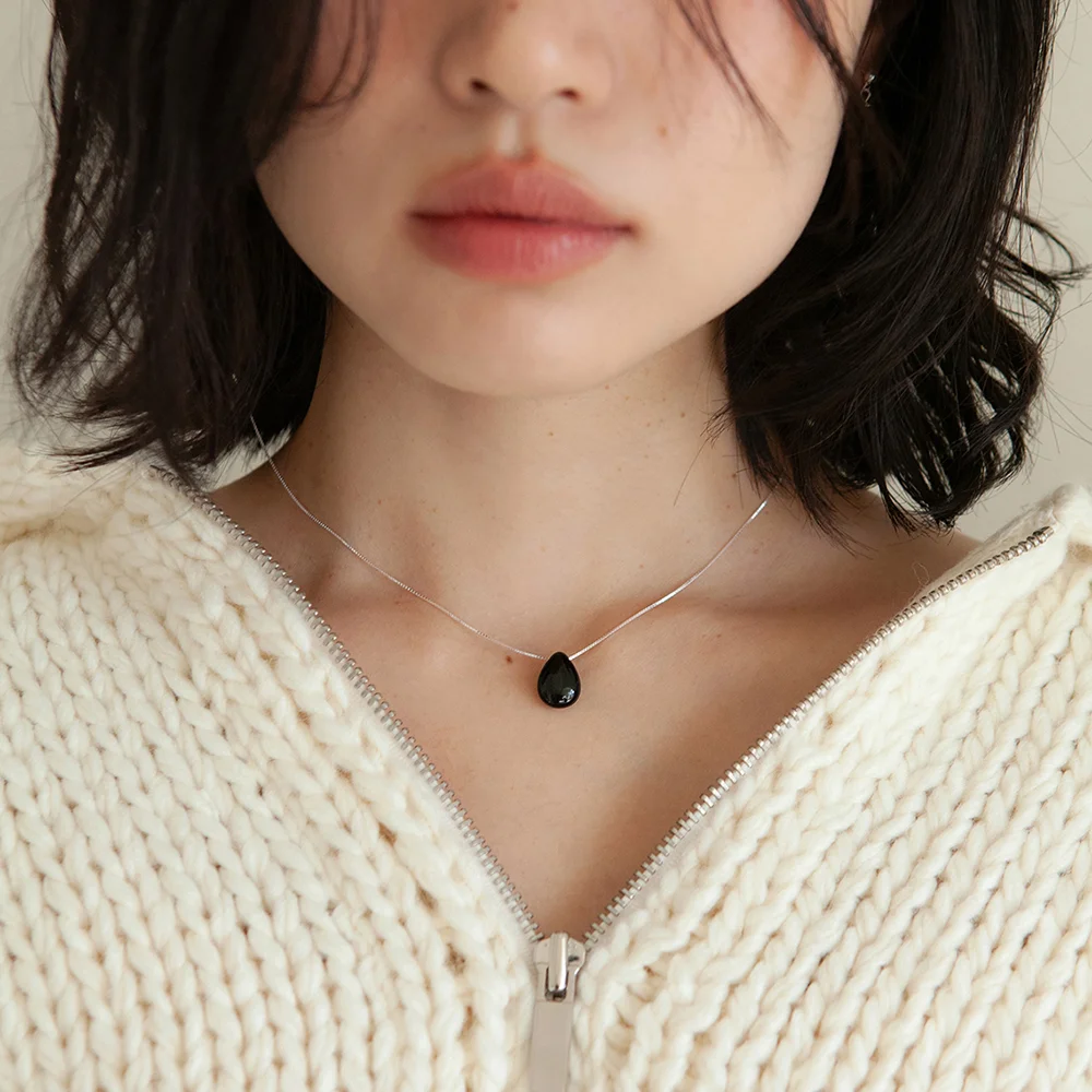 onyx droplet necklace