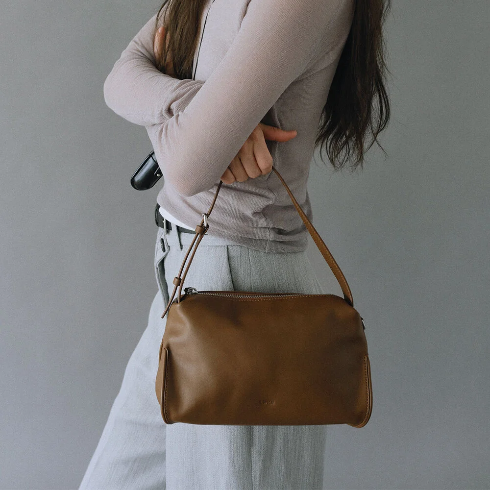 PILLOW TOTE BAG (CAMEL BROWN)