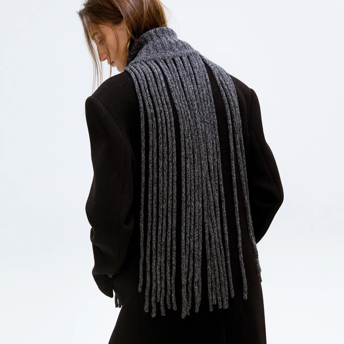 HIGH-NECK TASSEL KNIT WARMER_BLACK