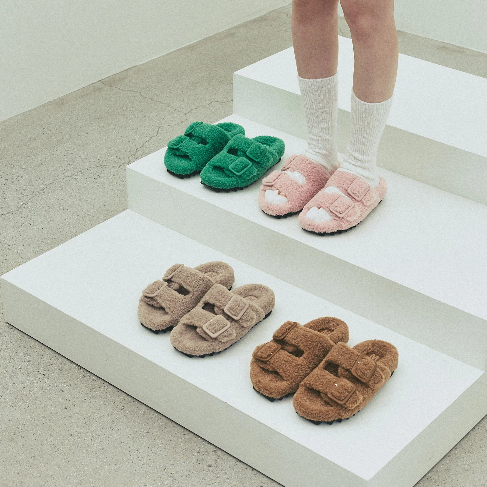 EO2513 Teddy Bear Fur Slides