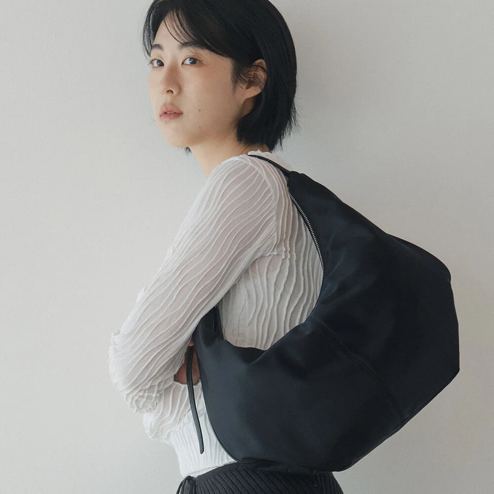 MOSSY HOBO BAG (NYLON BLACK)