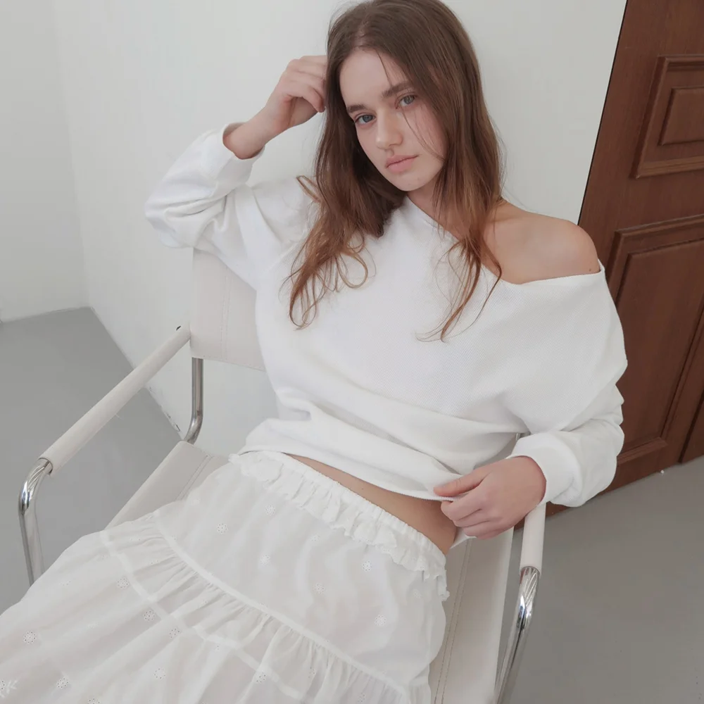 OFF-SHOULDER WAFFLE SWEATSHIRT (white)