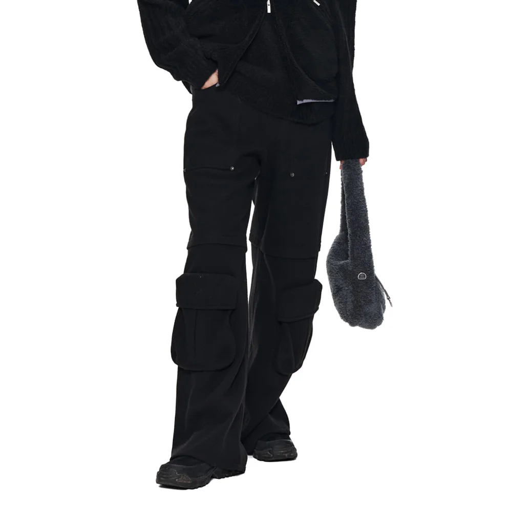 VOLUME POCKET WIDE PANTS IN BLACK