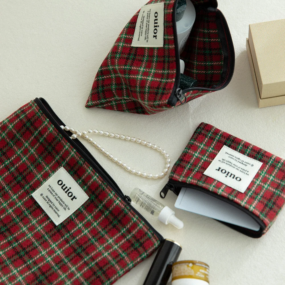 ouior flat pouch_wool check holiday red