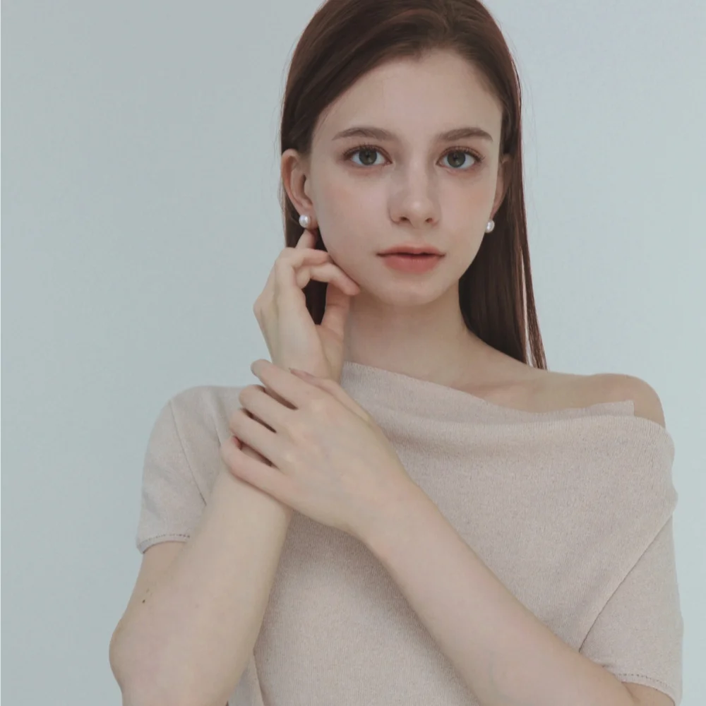 Off-shoulder Pullover_Beige