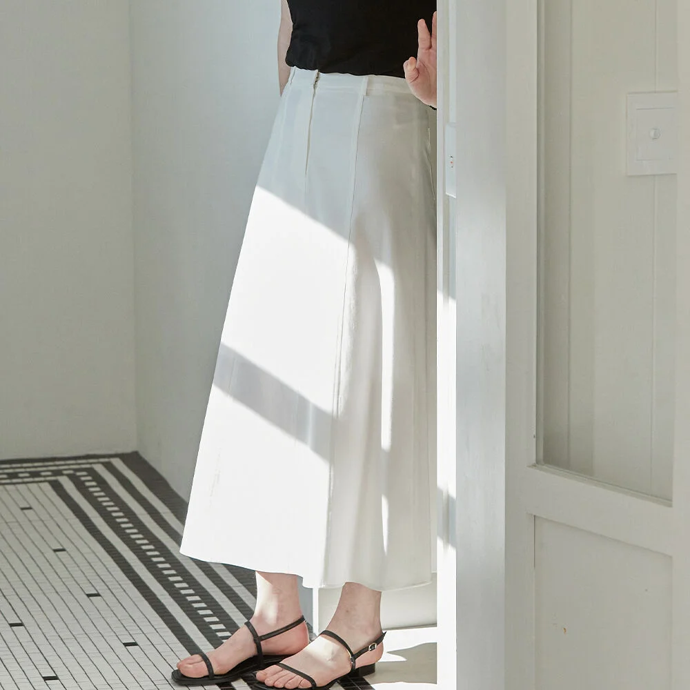 Cutting line flare skirt - White
