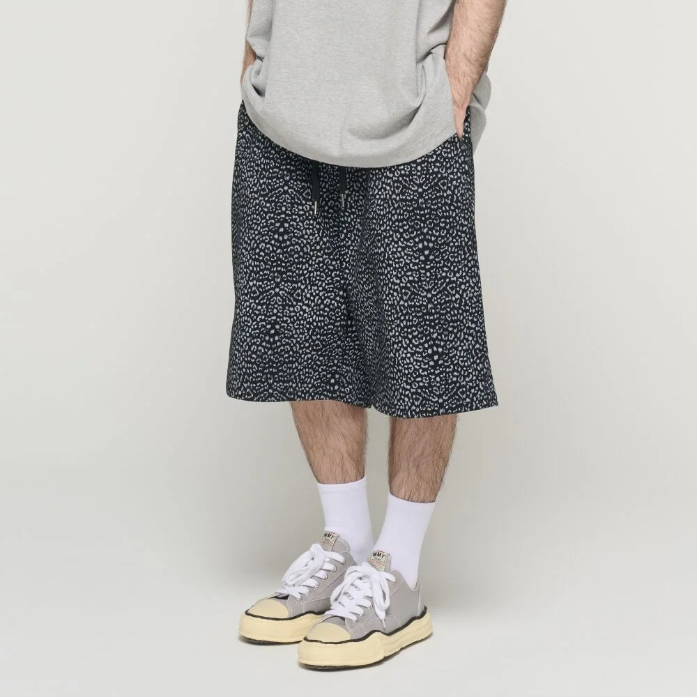 LEOPARD PATTERN BERMUDA PANTS (BLACK)