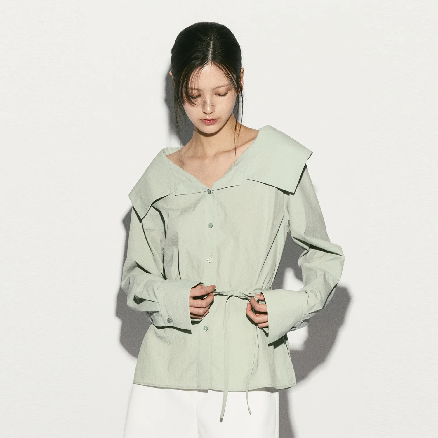 WIDE COLLAR BELTED BLOUSE SEASALT