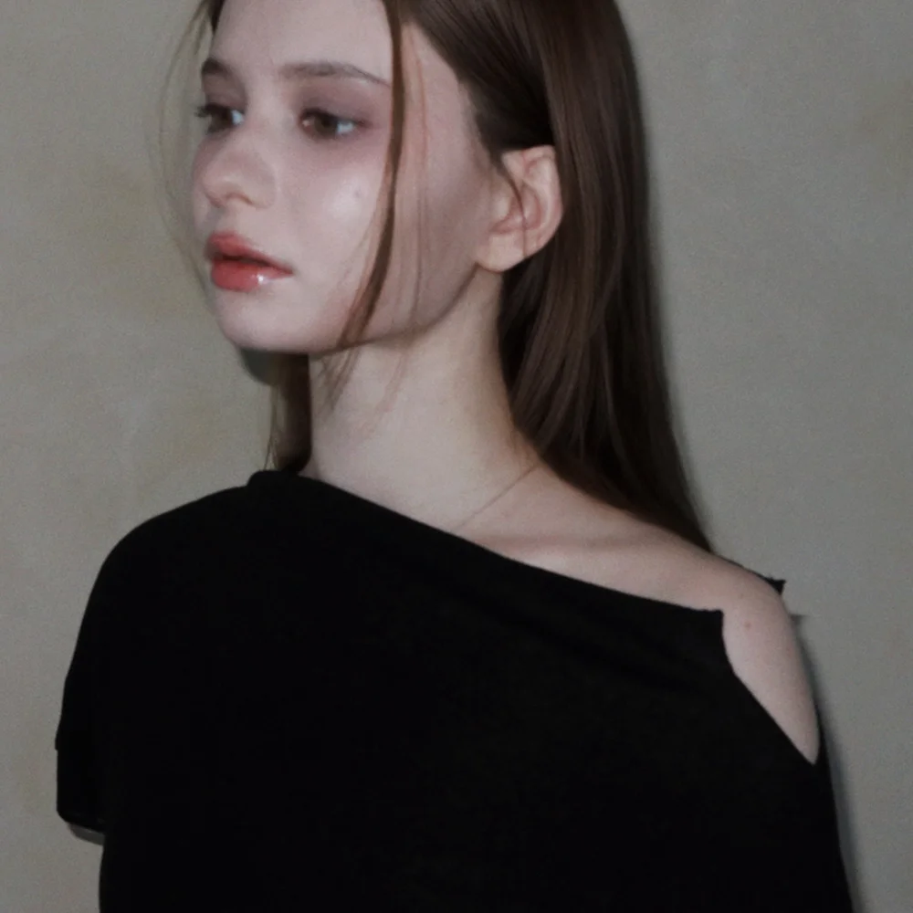 Off-shoulder Pullover_Black