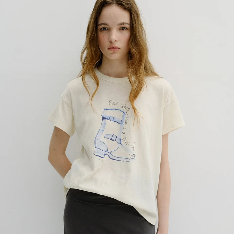 boots print t-shirt (natural cream)