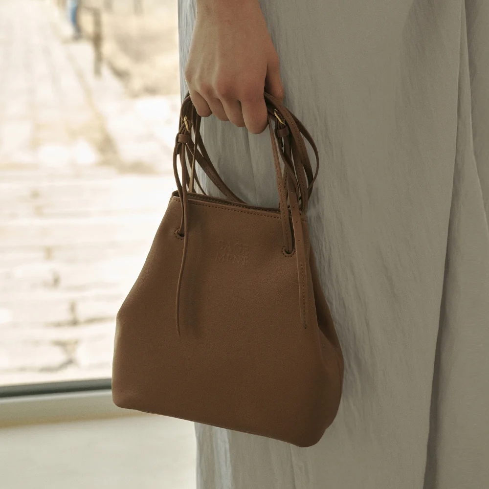MYLO LEATHER DRAWSTRING BAG_CAMEL