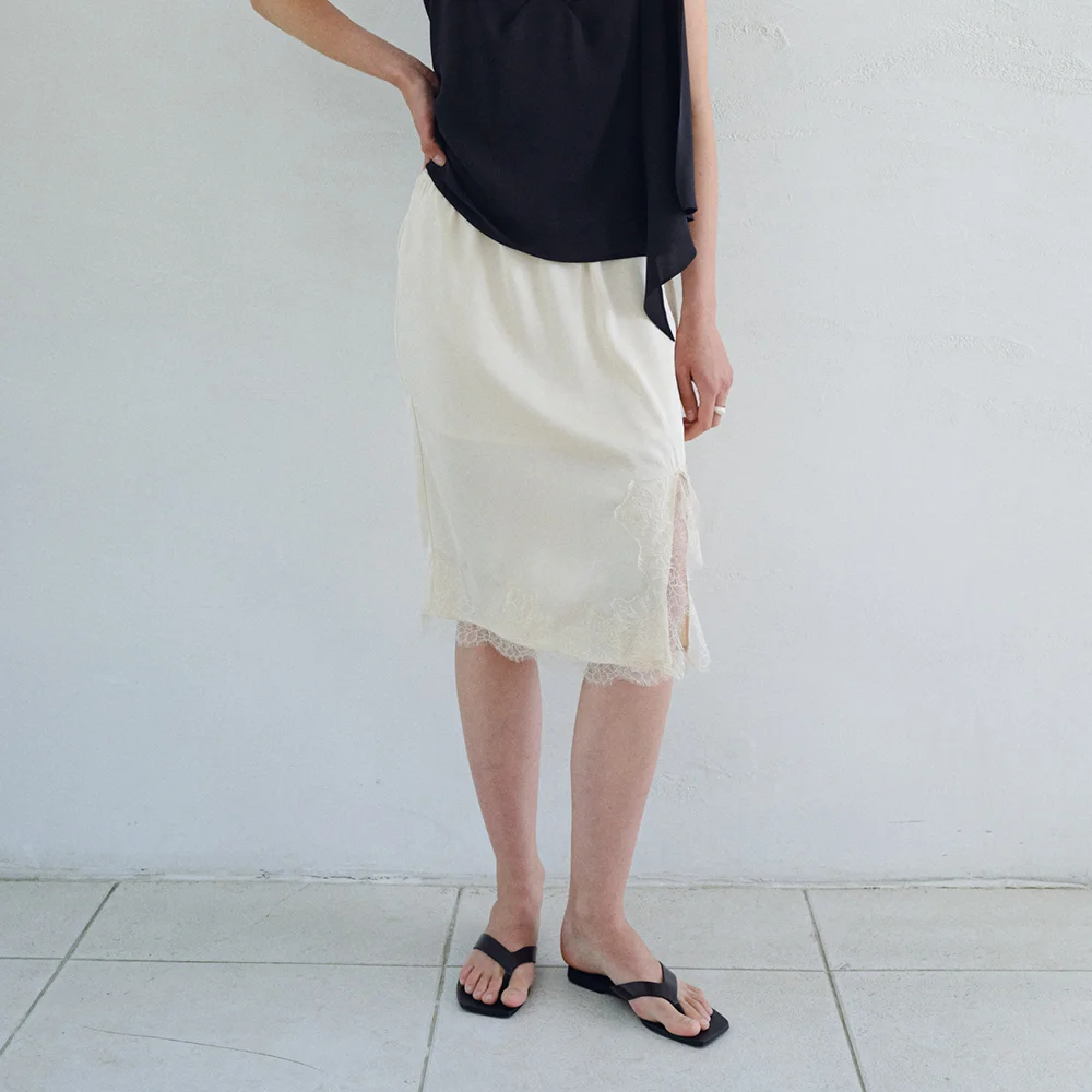 SHIMMER SATIN LACE SKIRT_SHIMMER BEIGE