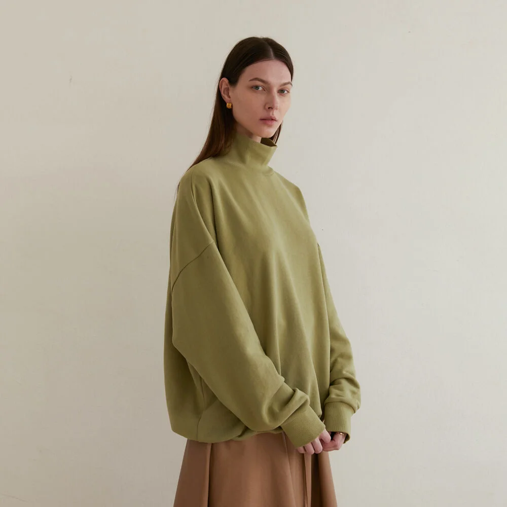 LOGO TURTLE NECK SWEATSHIRT - GREEN